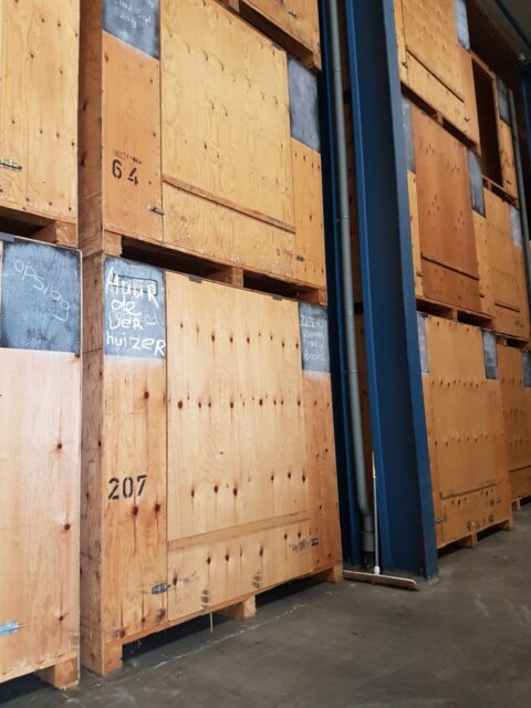 Houten opslagcontainers voor tijdelijke opslag van inboedel tijdens verhuizing